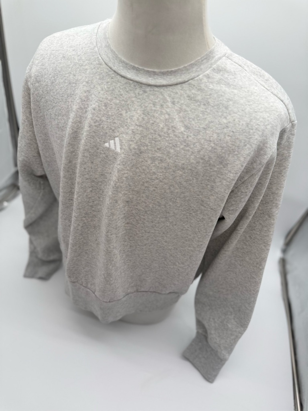 Adidas Women's Loose Slight Cropped Sweatshirt Light Gray Size 2X Plus Size EUC - Picture 5 of 14